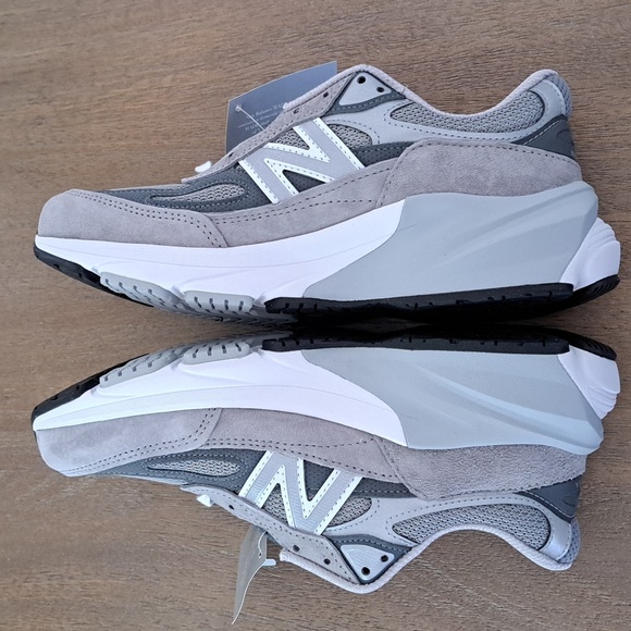 New Balance W990GL6 Running Shoe - Color: Grey/Grey - Size: 7.5 - Picture 5 of 9